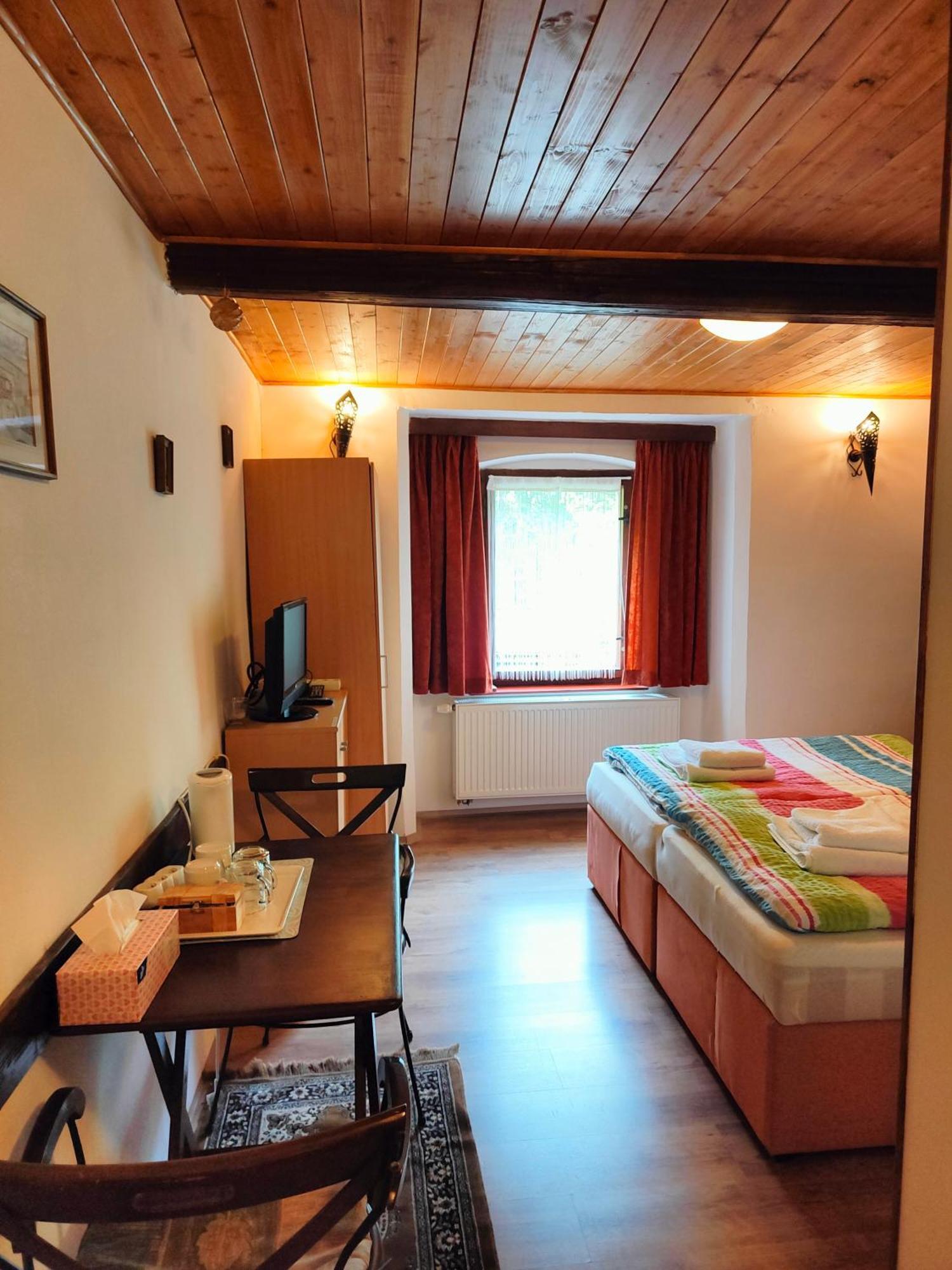 Bed And Breakfast Tvrz Velká Bukovina Extérieur photo