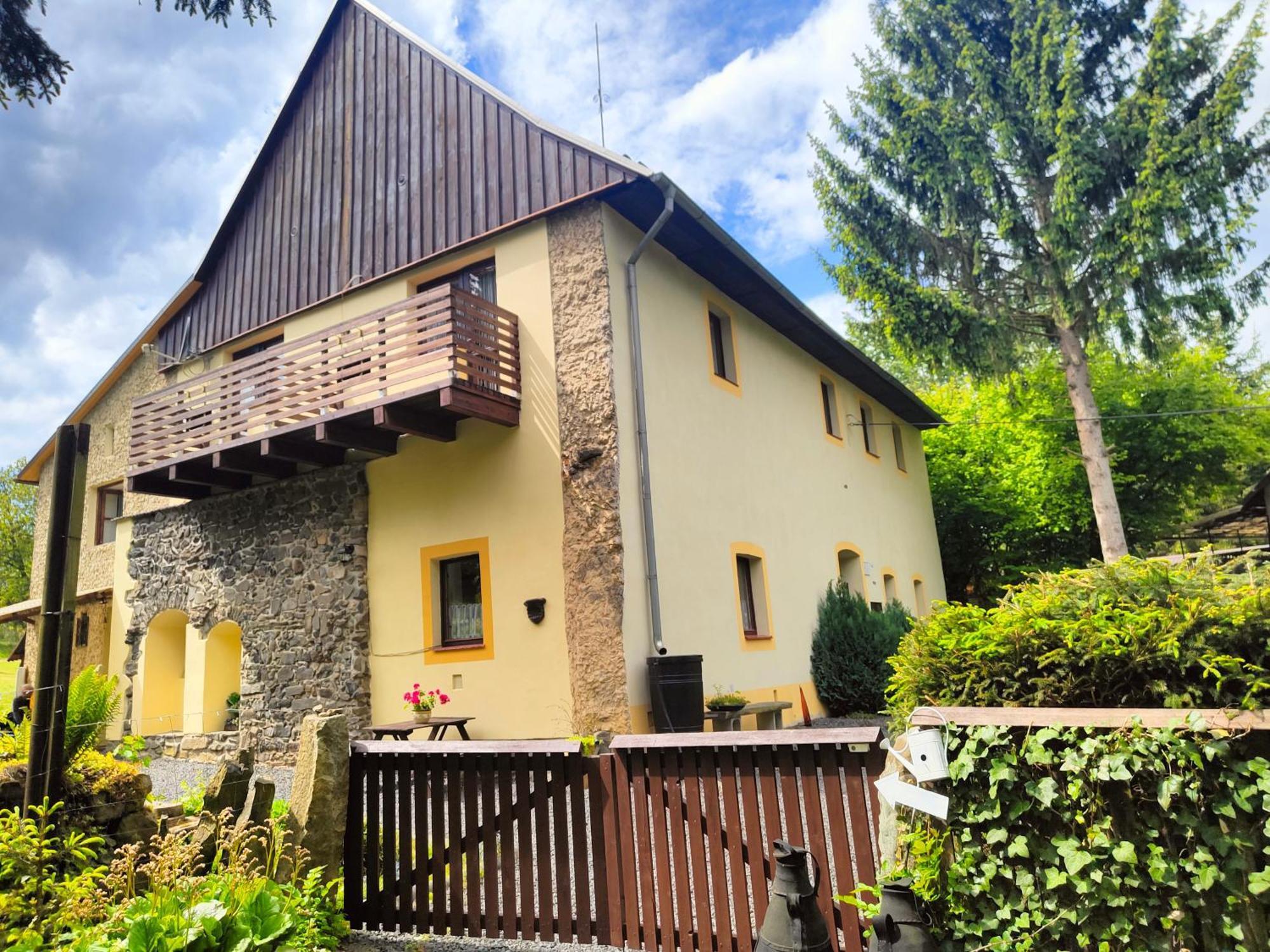 Bed And Breakfast Tvrz Velká Bukovina Extérieur photo